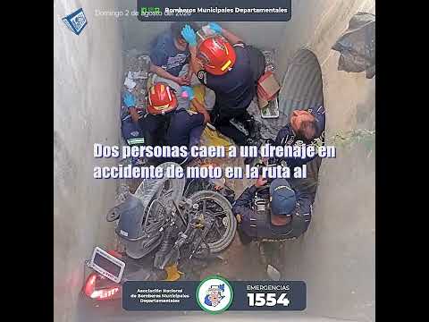 Dos personas caen a un drenaje en accidente de moto en la ruta al