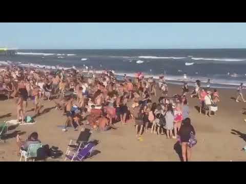 #mediadorenred2021 irresponsabilidad social en la playa Pinamar desbordado y actúa la policia.