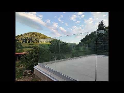 Sklenené zábradlie na terase v Banskej Bystrici