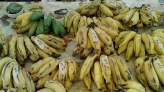 preview picture of video 'Naalehu Farmer's Market more Fruit and Vegetables'