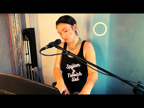 Monika Urlik - Spijam z Twoich Ust | solo home version