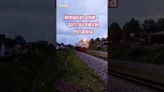 Download lagu Hempasan angin dari raja minyak Pertamina #keretaapi #train #railway #petronastower #pertamina mp3