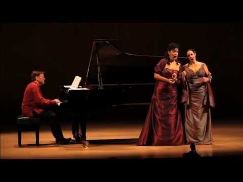 Nancy Fabiola Herrera y Yolanda Auyanet cantan La regata veneziana (Duo)