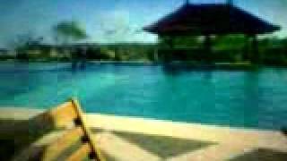 preview picture of video 'Sitting beside swimming pool in Bali.'