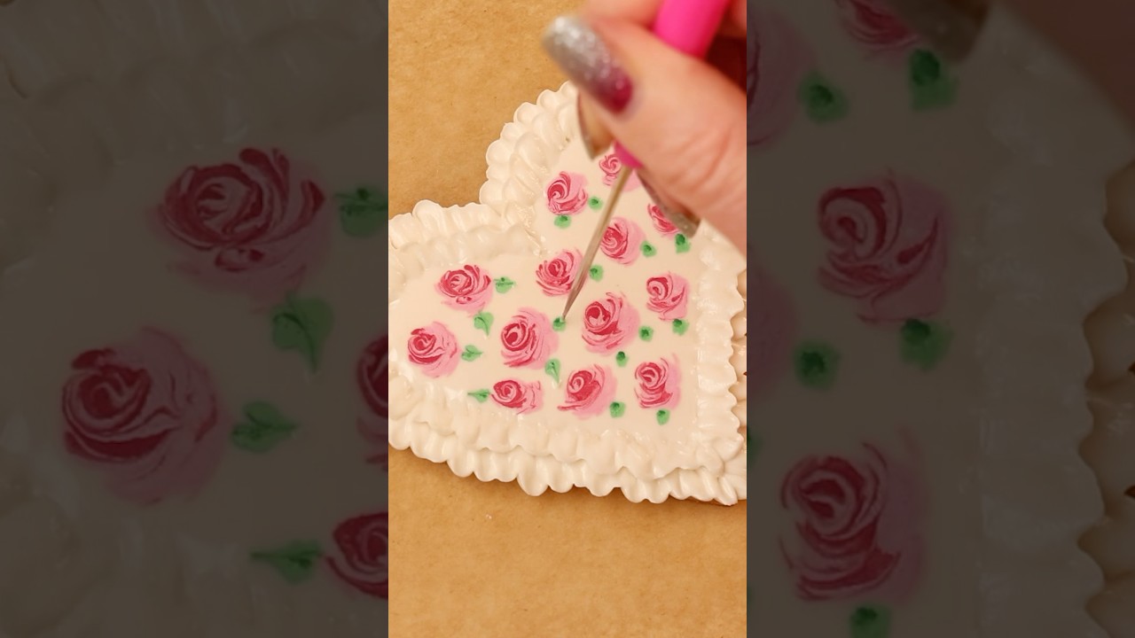 Decorated cookies for Valentine’s Day 💗 #wetonwettechnique #royalicing #heartcookies
