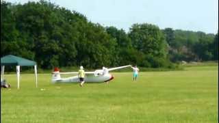 preview picture of video 'ASK 13 - Winch launch at Stratford on Avon Gliding Club'