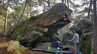 Video thumbnail de Chute de pierre, 7a. Fontainebleau