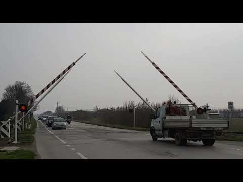 Level crossing #14 - Correzzola - Via San Francesco SR104 #railroadcrossing