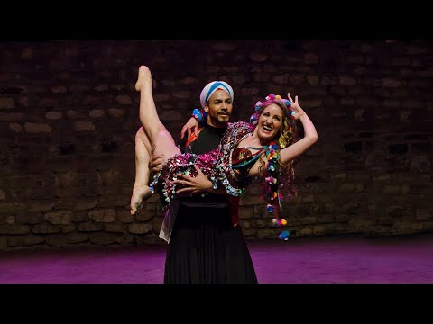Taly Hanafy and Kareem GaD - Eskandarani dance for man, and girl with melaya الملايه الاف