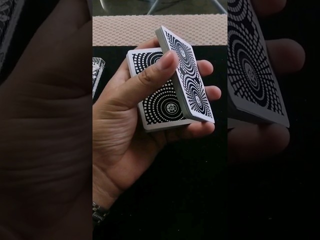 Vídeo relacionado con Cartas de Magic Mirror: baraja de predicción de Trucos de Cartas, Juego de Juguetes mágicos fáciles, Kit de Accesorios para Magos | de ilusión Divertida para niños Adultos Principiantes
