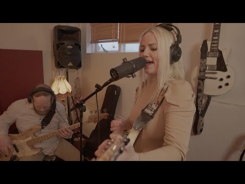 Beebee and the bluebirds - Mama knows best (LIVE)