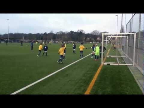 RCH F1- Odin F2; schot Dimitri, kopbal Joost op de paal