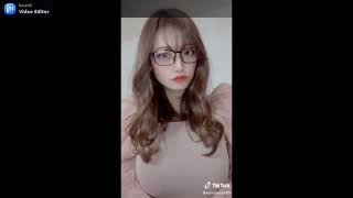 《エロTikTok》眼鏡美女の巨乳が揺れてる