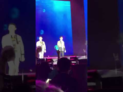 180406 SMTOWN in Dubai ( fancam) shinee Noona, You're So Pretty