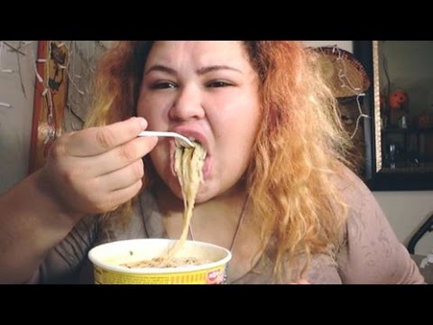 Ramen noodles + Crunchy spring rolls/ MUKBANG