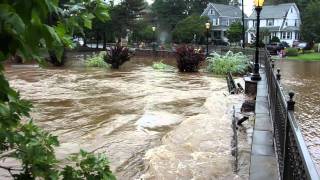 preview picture of video 'Cranford NJ - Irene 2011- Lincoln Ave by the Mill (2)'