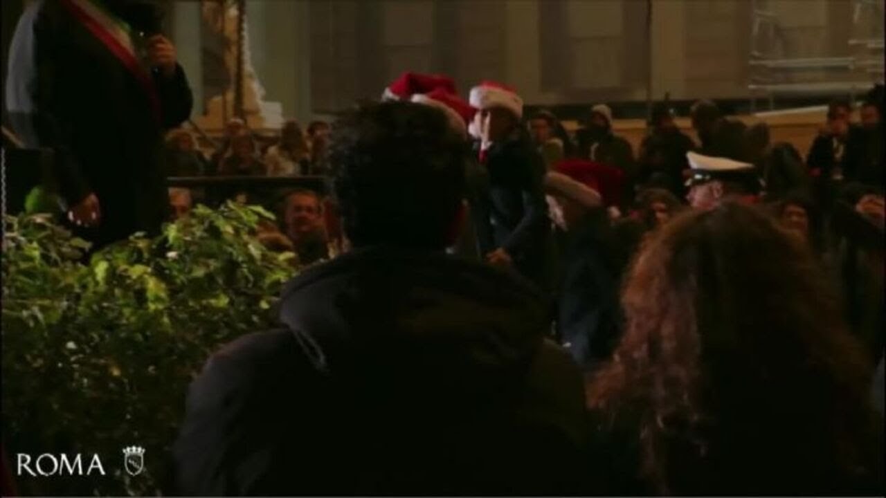 Gualtieri accende l'albero di Natale a Piazza del Popolo e le luminarie di via del Corso