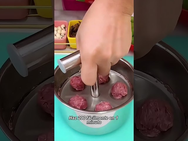 Vídeo relacionado con deegbbyi Máquina para Hacer Albóndigas, Máquina para Hacer Albóndigas de Acero Inoxidable, Prensa Manual de Albóndiga de Cocina, Meatball Maker Portátil, para Usar Cocina Haciendo Albóndiga