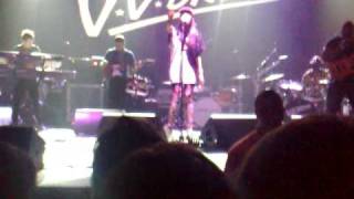 VV Brown - LEAVE! - Manchester Apollo (26-02-2009)