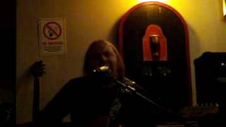 Colin Brown plays Hot n Cold/Just Like Heaven live at the peel