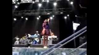 Solange ~ &quot;Lovers in the Parking Lot&quot; (Live @ Movistar Free Music Argentina 24112013)
