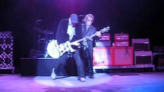 Cheap Trick Speak Now Tom Petersson 12 string bass focus 06-09-13 @ Santa Barbara Bowl