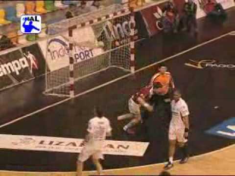 BM. Ciudad Real 32 - Naturhouse La Rioja 22