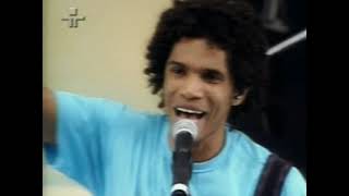 Natiruts  - deixa o menino jogar - ao vivo bem brasil 26 06 2004