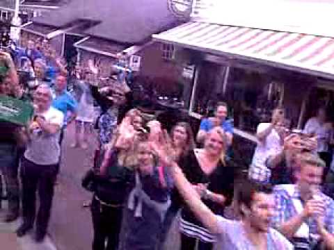 Selectie gomos wordt ontvangen bij cafe Zwaneveld