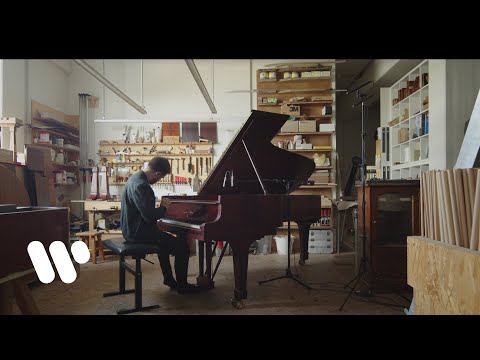 Carlos Cipa – Resonate (Official Music Video)