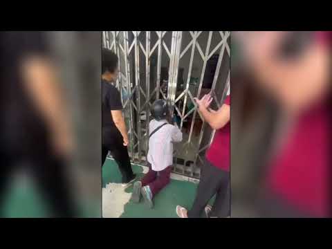 中國硬拚清零 老婦下跪求就醫、民眾困隔離巴士[影]