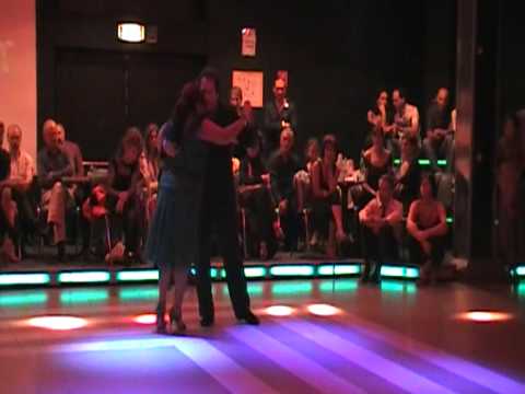  María del Carmen Romero  and  Jorge Dispari  are  dancing  to  the  tango  "  Pasional  "