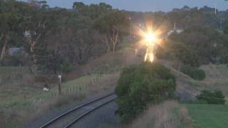 preview picture of video 'Daybreak at Inverleigh; Australian trains #2AM5'