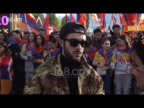 Երգիչ լինելուց առաջ մարդ պետք է լինել. «Եկ քինինք Արցախ» երգի հեղինակ Արթուր Խաչենց