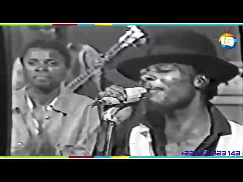 Djuna DJANANA feat King Kester EMENEYA - ''Bouquet de fleurs'' - 1984