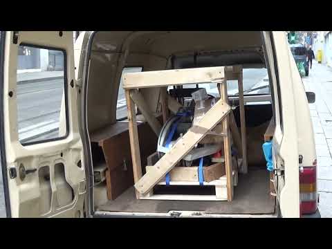 La Panhard PL 17- L1 de 1960  -:- le moteur sur la Palette -:-  ( Le coin Réception )