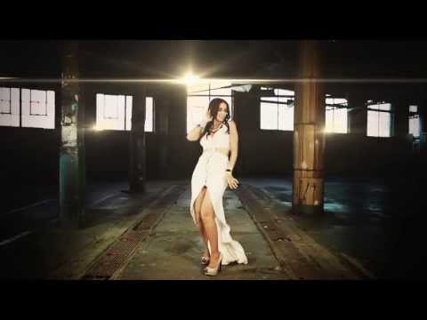 Lynda Thalie - Dance Your Pain Away (La tête haute) Clip officiel