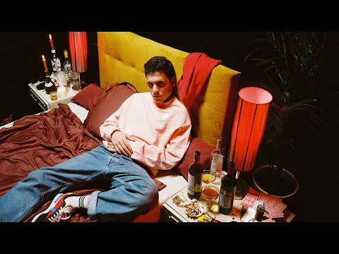 Delgao, D3llano - Su cabeza en mi pecho (Videoclip Oficial)