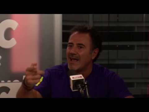 Zapping de l'actu - 25/10 - Un jeune à Ayrault: « Entourez-vous de gens compétents! », crash...