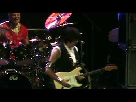 Jeff Beck & Eric Clapton - Madison Square Garden - NYC, NY - February 19, 2010 - Part 1 - "IWTCS"