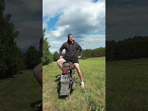 uczę się jeździć jak Jarek ogarek WSK do tyłu 😀#youtubeshorts #funny #foru #wsk #shorts