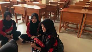 Download lagu Film Pendek  (Ruang Kelas Kosong XI LPS2 B) mp3