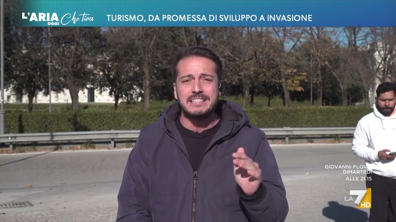 Boom di turisti a Napoli, scontro tra Giuliano Granato e Sandro Iacometti: "Ogni suo applauso ...