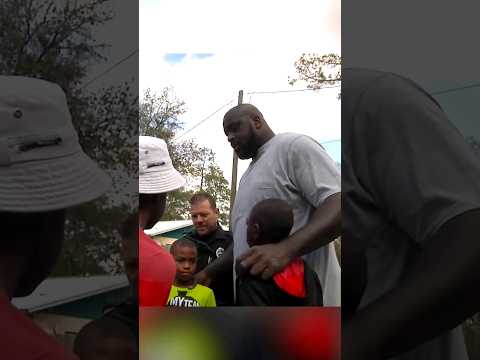 Shaquille O’Neal Surprises Kids During Basketball Game With Police - Heartwarming Moment ❤️ #shorts