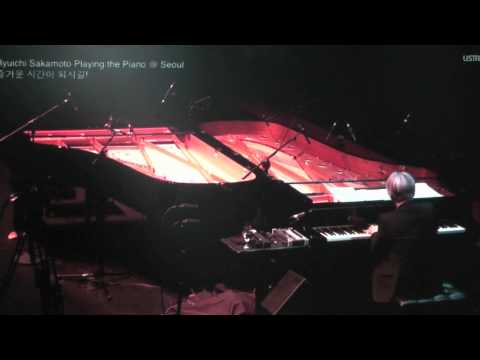 Ryuichi Sakamoto - Happy End - Playing the Piano in Seoul 2011