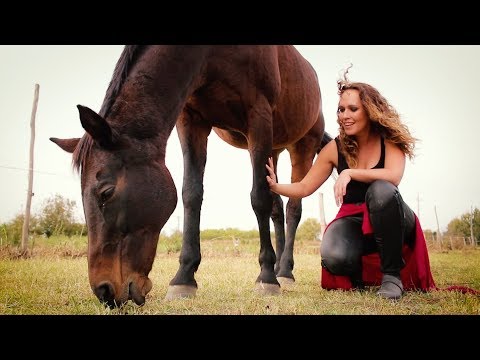 Köteles Cindy - Uccu neki (Official Video)