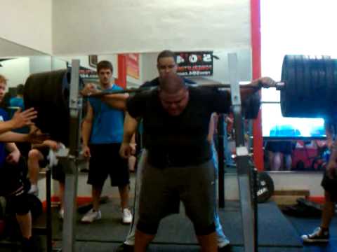 Carlos the Crusha Easy 685 lb Squat.3gp