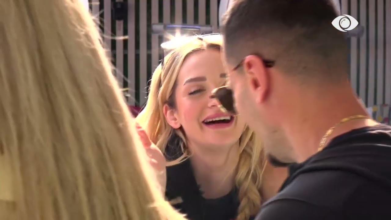 Rogerti i drejtohet Mateos: Krahason veshjen e femrës tënde me veshjen e një femre tjetër