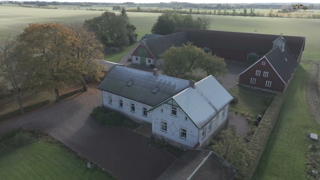 8 rum Gård/skog på Skapa din egen gård och livsstil – karaktärsfullt boningshus och ca 4 ha med stall, loge och garage. - video