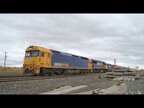 7902V Container Train From Mildura With G525 & XR557 (1/2/2023) - PoathTV Australian Railways